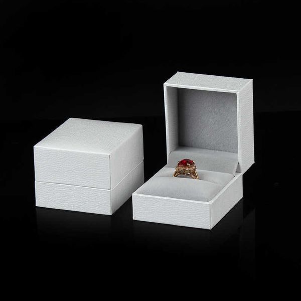 

jewelry boxes premium leather filled pendant white four corner storage packaging l221021, Black;white