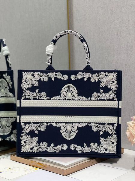 

2022 new ladies shopping bag high-end customized quality can be used to store a variety of daily necessities leisure fashion style.