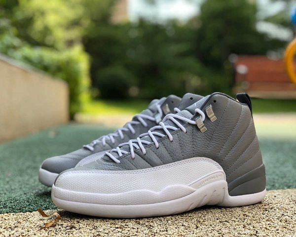 

jumpman 12 stealth basketball shoes 12s white-cool grey true carbon luxurys designers sneakers send with box