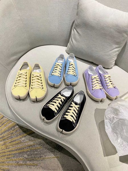 

brand casual shoes flat split toe canvas shoes men and women lovers casual sports pig trend fashion is versatile canvas shoes, Black
