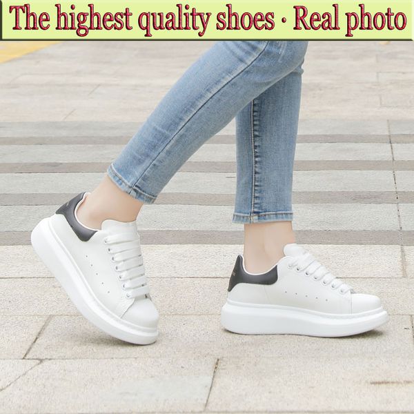

2023 casual shoes hiking increased insoles alexander sneaker sneakers fashion man genuine leather mc lighten black and white queen women mqe