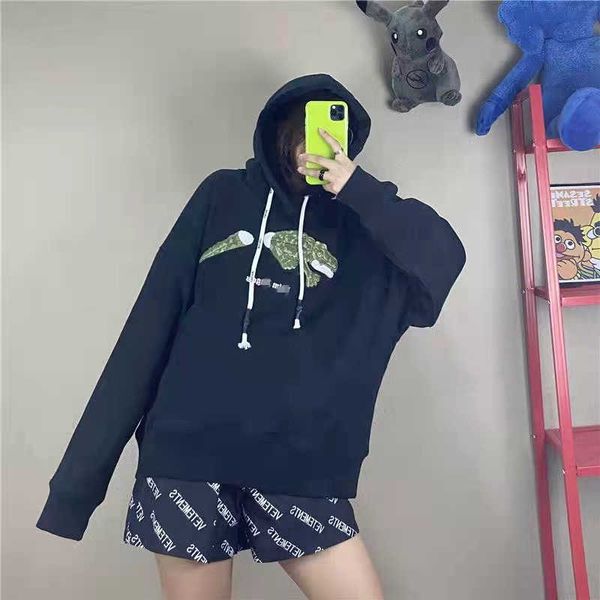 

designer fashionable 2022 brand plam angle broken tail crocodile embroidered men and women lovers loose hoodie jacket, Black