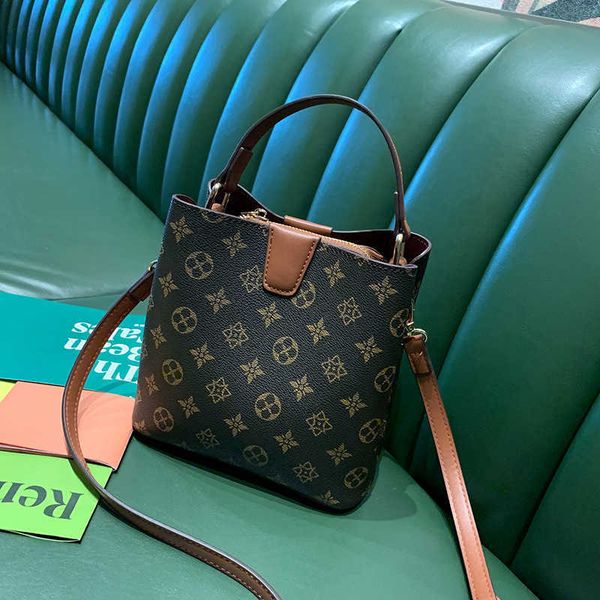 

hand bag female 2022 fashion high sense bucket fashion messenger foreign style portable shoulder