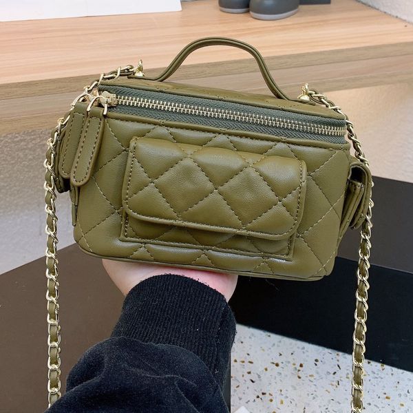 

womens mirror cosmetic case designer bags classic lambskin handle totes vanity suitcase quilted hardware chain crossbody sac with flap pouch