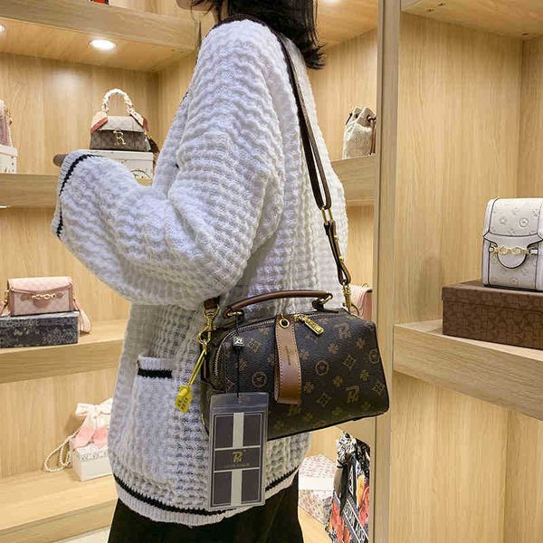 

handbag hand women's autumn diagonal hand foreign temperament wide strap single shoulderkdtd factory wholesale 70% off