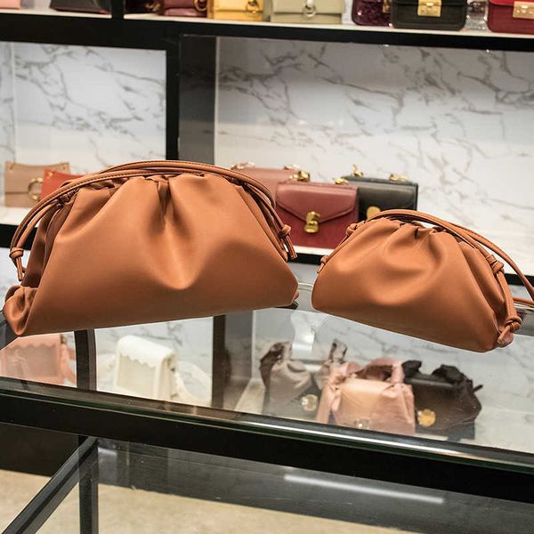 

designer herme luxurious bottess bags venetas leather cloud wrinkled hand messenger ashigo same cowhide women's have a logo