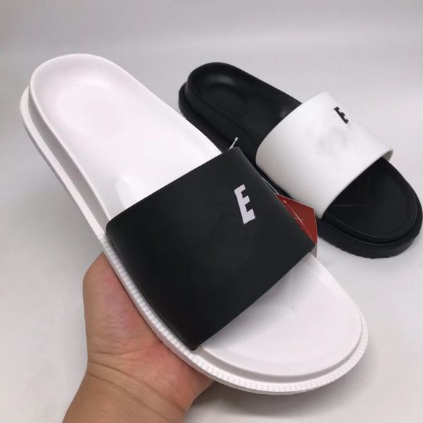 

Slippers Classic Brand Men Slides Beach Pool Shoes New Designer Women Luxury Clear Sandals Flat Heel Bathroom Shoes Black White Platform Summer Outdoor Flip Flops