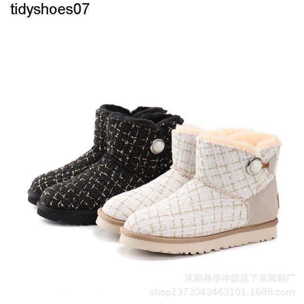 

classic snow boots women's snow cotton warm cotton boots snow shoes leather small fragrance, Black