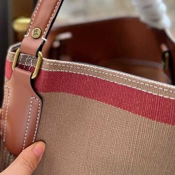 

burbrerys crossbody handbags bags burbrery onthego tote luxuries designers women bag purses totes designer woman handbag shoulder wallet par