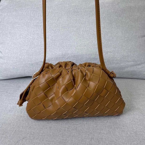 

designer herme luxurious bottess bags venetas 2022 new style woven shoulder messenger hand have a logo