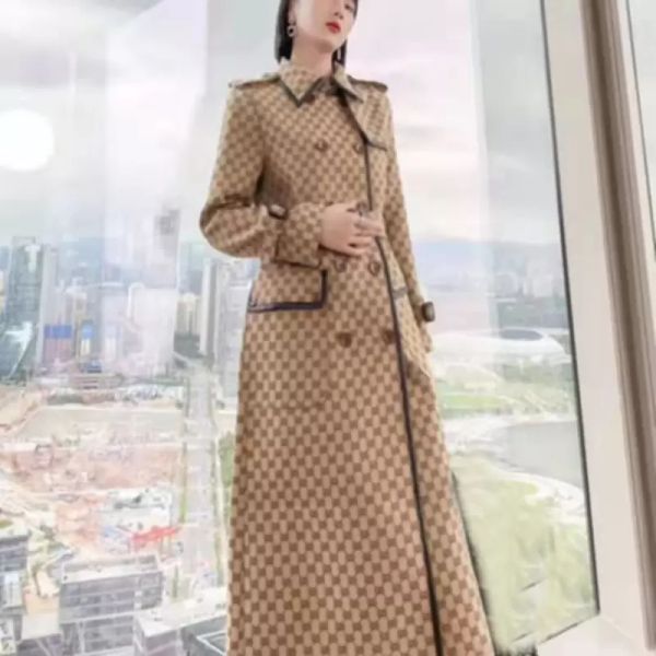 

women's trench coat in the long fashion letter print windproof, Tan;black