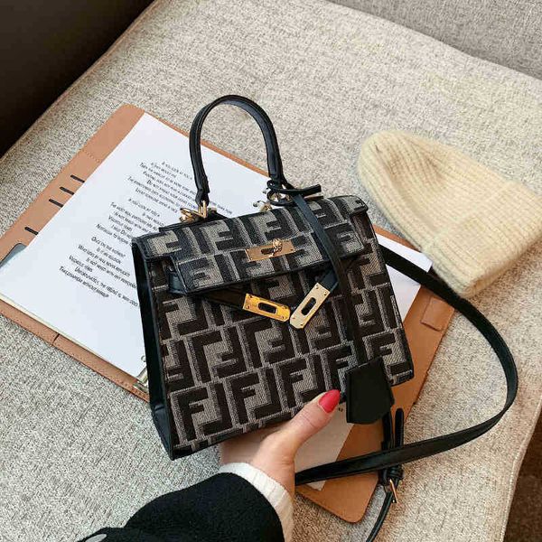 

bag 2023 trendy fashion new women's bag 18% off straddle trend printed bags for ladies
