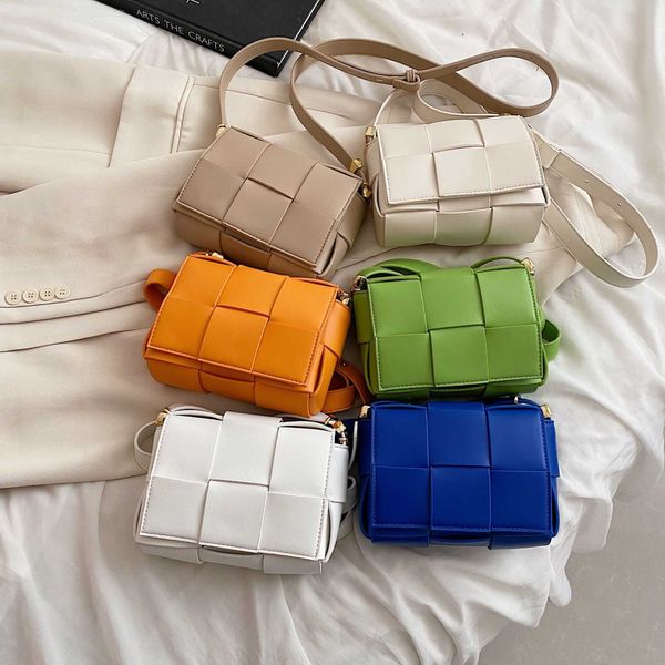 

luxurious designer bottess bags venetas new women's 2022 popular woven hand s fashion shoulder model crossbody have a logo