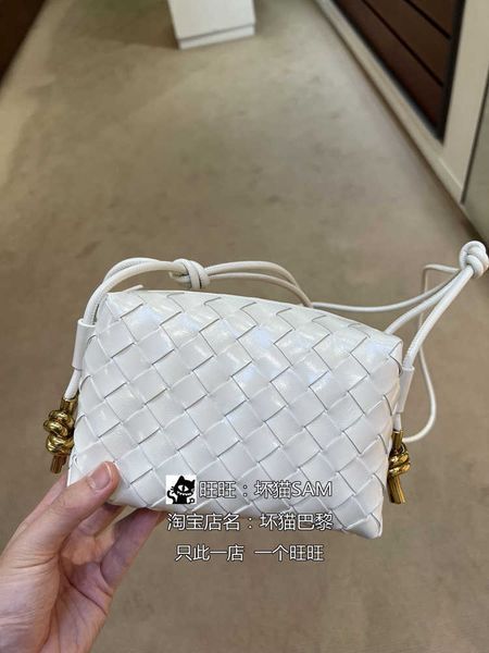 

classic fashion woven bottess bags venetas cross-country camera paris france 2022 autumn and winter new mini loop white messenger have logo