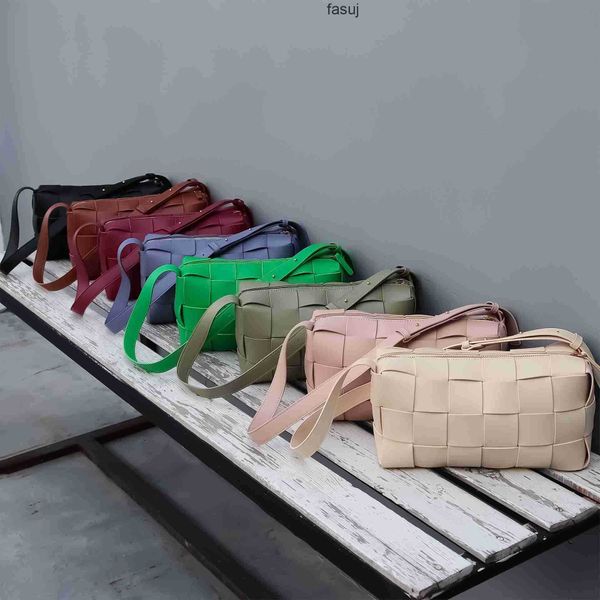 

luxurious designer bottess bags venetas 2022 new women's large capacity woven commuter texture underarm simple popular one shoulder zip