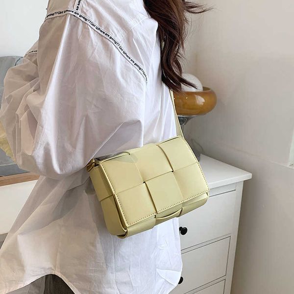 

luxurious designer bottess bags venetas minority design women's 2022 new fashion high sense ins messenger sma have a logo