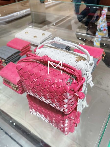 

classic fashion woven bottess bags venetas cross-country camera british mi fashion single shoulder cross body have logo