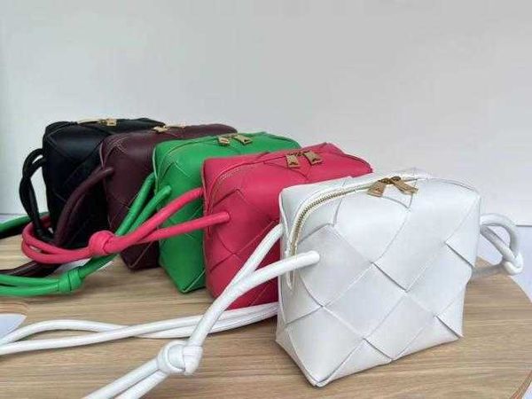 

classic fashion woven bottess bags venetas cross-country camera autumn and winter 22 new mini sheepskin woven camera versatile box small squ