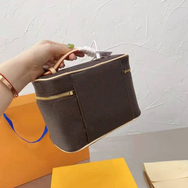 

designers cosmetic bag case classic brown presbyopia fashion luxurys handbag lady shoulder bags women make up box pouch