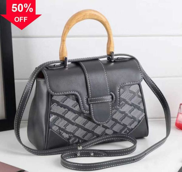 

luxury fashion handbag designer s multifunctional wooden handle diagonal cross bag 2022 new manufacturers low price direct sales