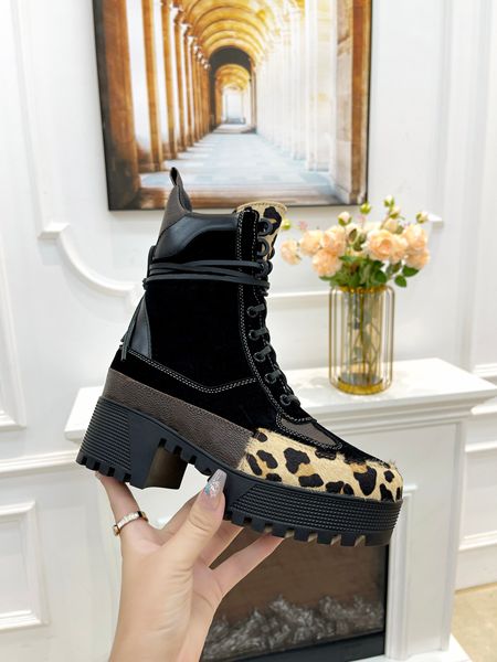 

2023 new women laureate platform desert boot suede calf leather monograms canvas beige dark gray winter casual shoes designer luxury fashion, Black