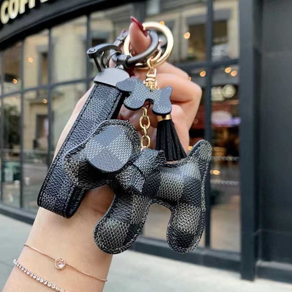 

luxury designer keychain dog flower key chain buckle lovers car keychains handmade leather designers keys chains men women bag, Black