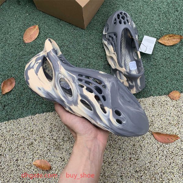 

2023 slides slippers desert sand summer brown flat mens women beach resin slide sandal graffiti bone rubber mxt moon gray mineral blue vermi, Black