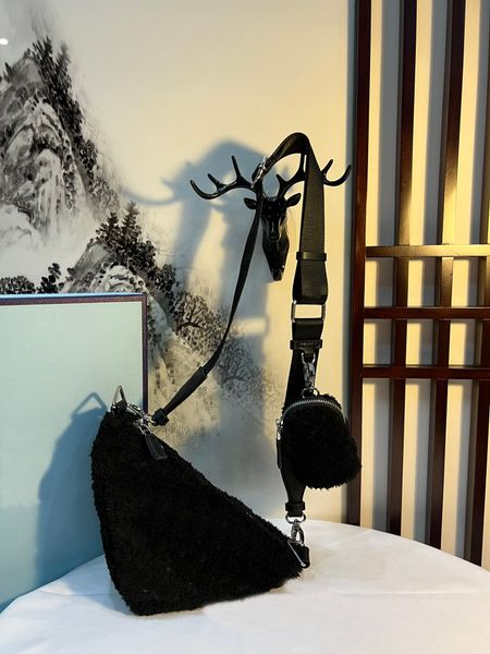 

prad bags shoulder bags handbag velvet edition 2005 saffiano underarm enamel metal triangular handbags designer bag re-edition 2000 re-plush