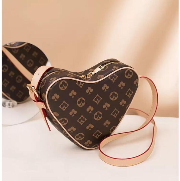 

evening bags totes women's heart-shaped crossbody handbag classic and stylish