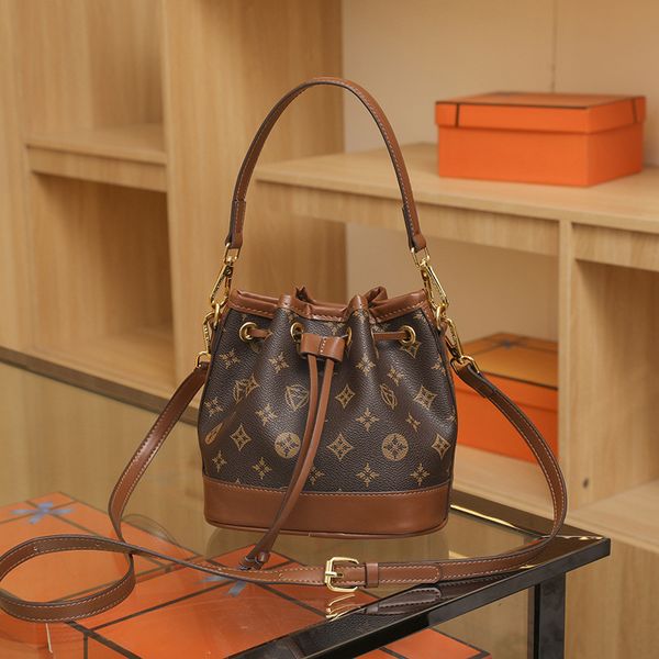 

High-quality textured retro bucket bag for women 2025 new Korean style versatile temperament ladies casual shoulder messenger bag, Brown