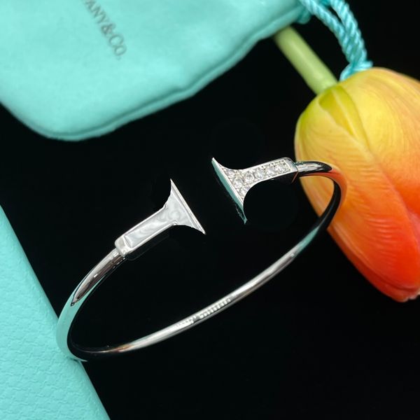 

Designer T-shaped Bracelet High-quality Multiple Options Available Bracelet T-shaped with Diamonds Multicolor Couple's Bracelet