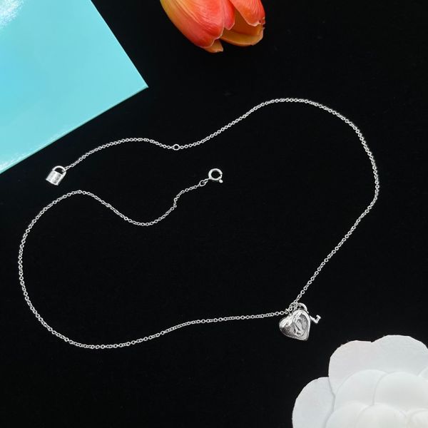 

Designer Necklace Heart-shaped Pendant Necklace Women's Stainless Steel Necklace Elegant Designer Valentine's Day Party Gift