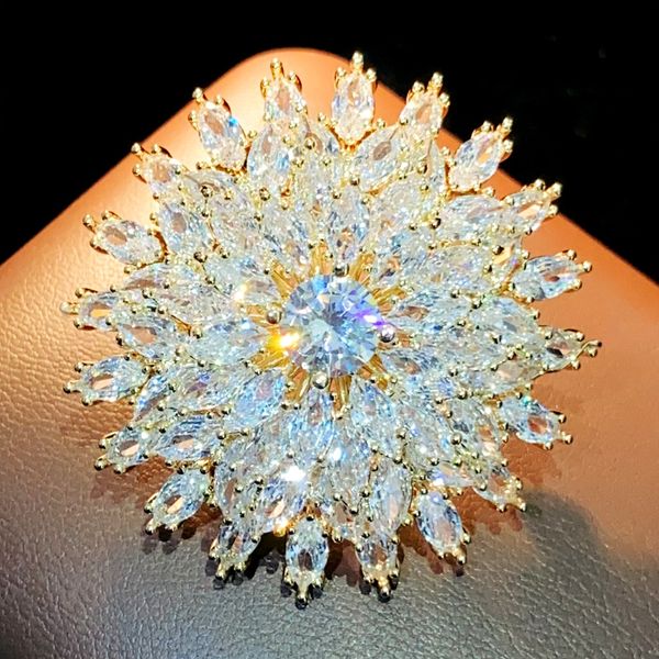 

Exquisitely Crafted Heavy duty Multi layer Three dimensional Zircon Snowflake Brooch Fashionable and High end Sense Brooch for Suits and Evening Dresses