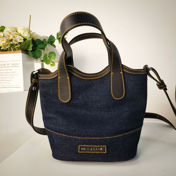 

Classic Style Fashion Retro Craft New 2025 Women's Handbag Letter Printed Metal Accessories Large Capacity Solid Color, Sky blue