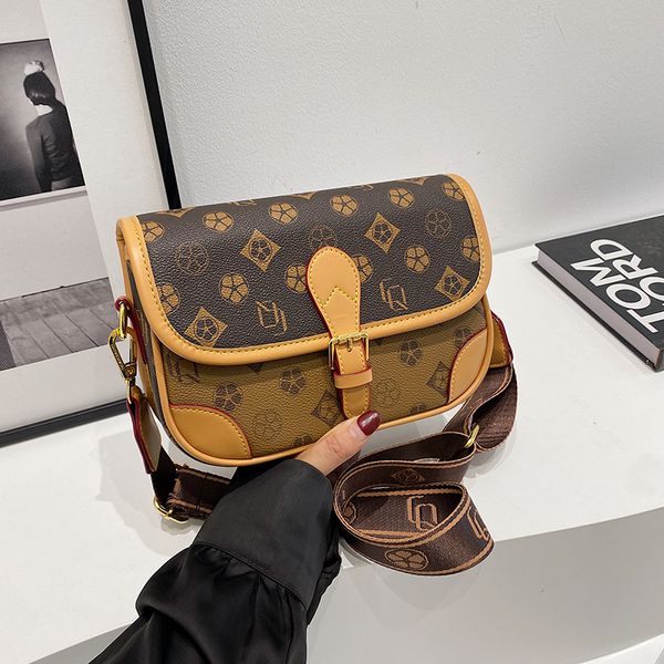 

Small bag women 2025 new European and American fashion underarm bag versatile fashion high-end texture temperament shoulder messenger bag, Brown