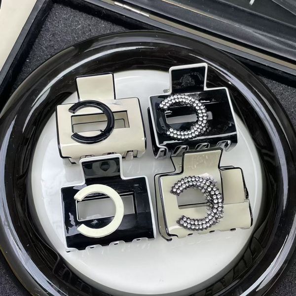 

Luxurious Hairpin Saturn Clasp Design Hairpin for Women Lightly European-style Hair Grip with Elegant Style