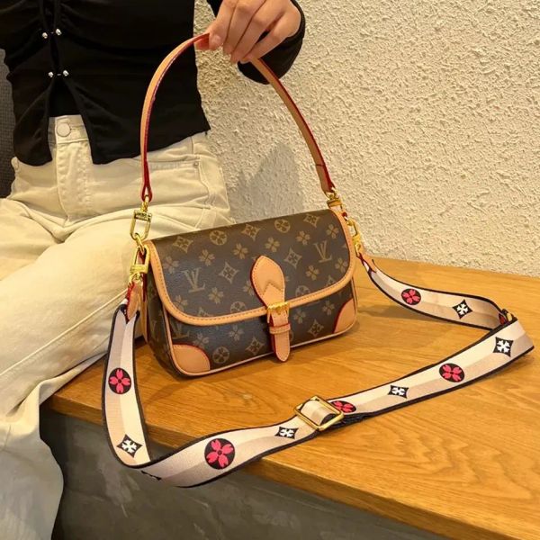 

Luxurys designer Diane Baguette Women Cross body Canvas Strap Shoulder Bags hobos bags Wallets card holder totes leather clutch purse women tote bag hangbags 5A, Chocolate 2