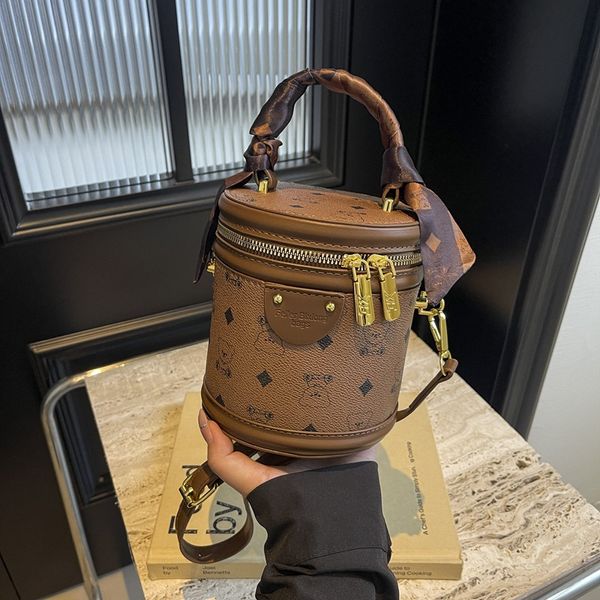 

Small bucket bag women's 2025 new temperament handbag fashionable and versatile small bucket high-end shoulder messenger bag, Brown