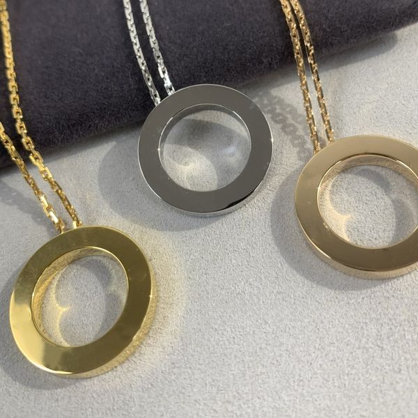 

Classic Round Pendant Diamond Necklace Designer Diamond Pendant Necklace Elegant Classic Style Multiple Styles Available for Selection