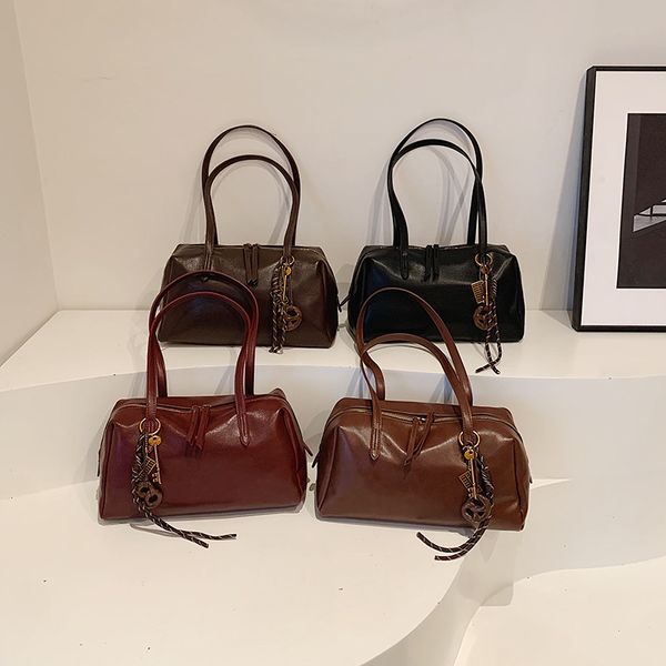 

Designer free shipping Totes Fashion shoulder niche casual versatile handbag simple commuting bag for women, Colour2