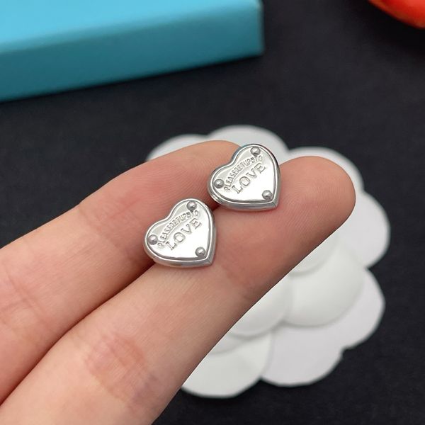 

Designer Heart-shaped Earrings in Gold and Silver Women's Earrings High Quality Silver Needle Earrings Perfect for Holiday Gifts