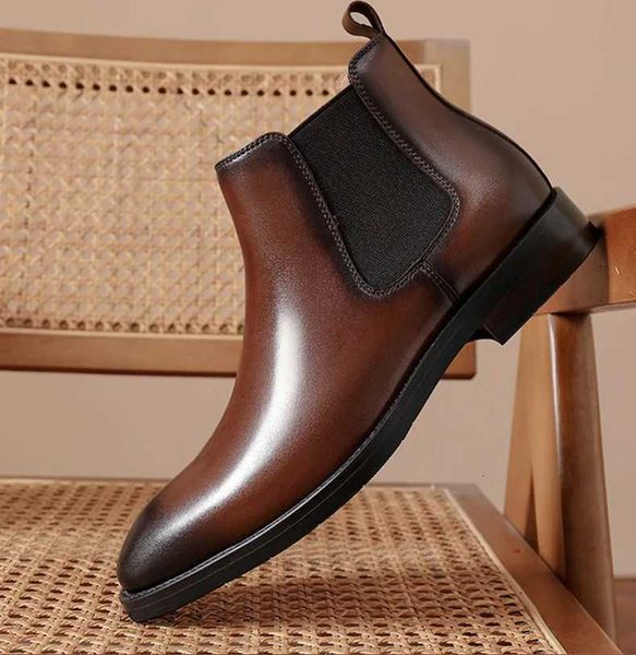 Stylish Men's Chelsea Boots in Leather