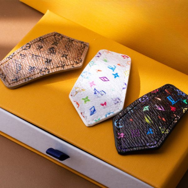 

New Designer Hairpins Classic Print Three Color Hairpins Premium Leather Hairpins with Logo High Quality Hair Accessories Designer Gifts
