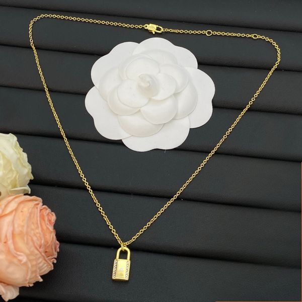 

Designer Necklace Pendant Necklaces Womens Chain 18k Goldplated Pendant Necklace Diamond Design