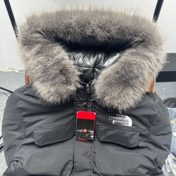 

Men' hooded winter down coat designer wolf skin down jacket loose pocket outdoor casual fur trimmed winter coat, Black