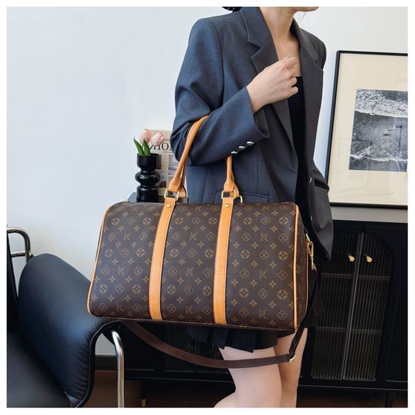 

2025 7A High Quality New Leather Designer Men Duffel Suitcases Large Sport Outdoor Packs Shoulder Travel Messenger Bag Totes Bags Unisex Handbags, Black grid