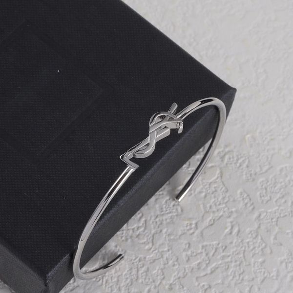 

Luxury Bracelet Letter Bracelet Simple Classic Designer Bracelet Suitable for Women and Girls Holiday Gift Gold and Silver