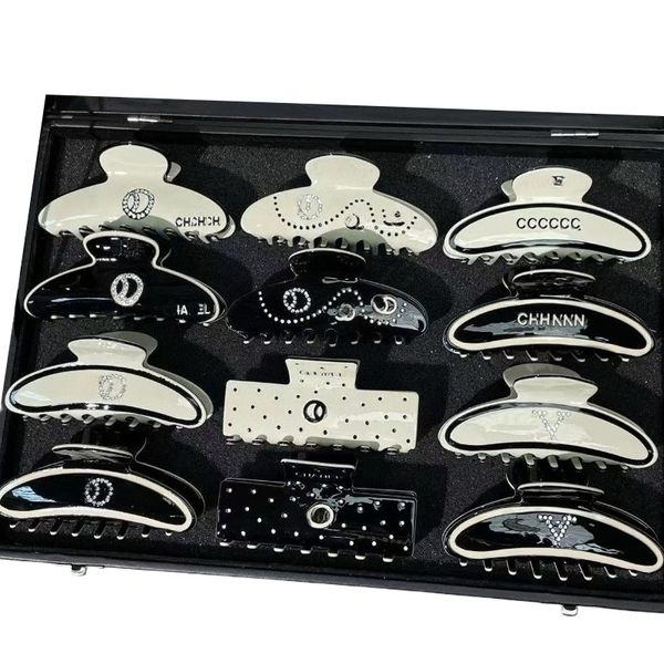 

Designer Hairpins Classic Letter Hairpins Black and White Boutique Hair Accessories Luxury Diamond Hairpin Hair Accessories High Quality