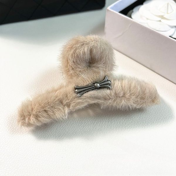 

Designer Hair Clip Retro Hair Clip Cross Decoration Furry Autumn and Winter Hair Accessory Girl Hair Clip Hair Accessory