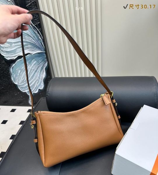 

ZOJ926 Hot tote bag 2026 Women's Spring Retro and Stylish Motorcycle Armpit Bag Trendy Versatile Commuting Shoulder Bag for Women, Split